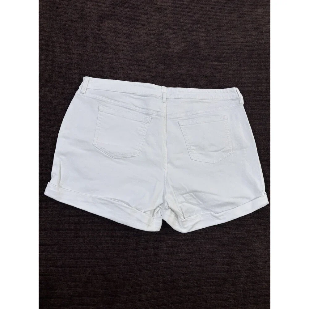 Torrid White Denim Shorts Women Size 20 Mid Rise Vintage Stretch Cuff